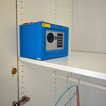 Aback Policlinico 게스트하우스 4*