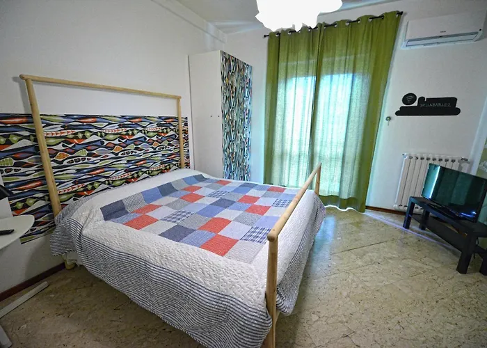 Aback Policlinico 招待所 巴里